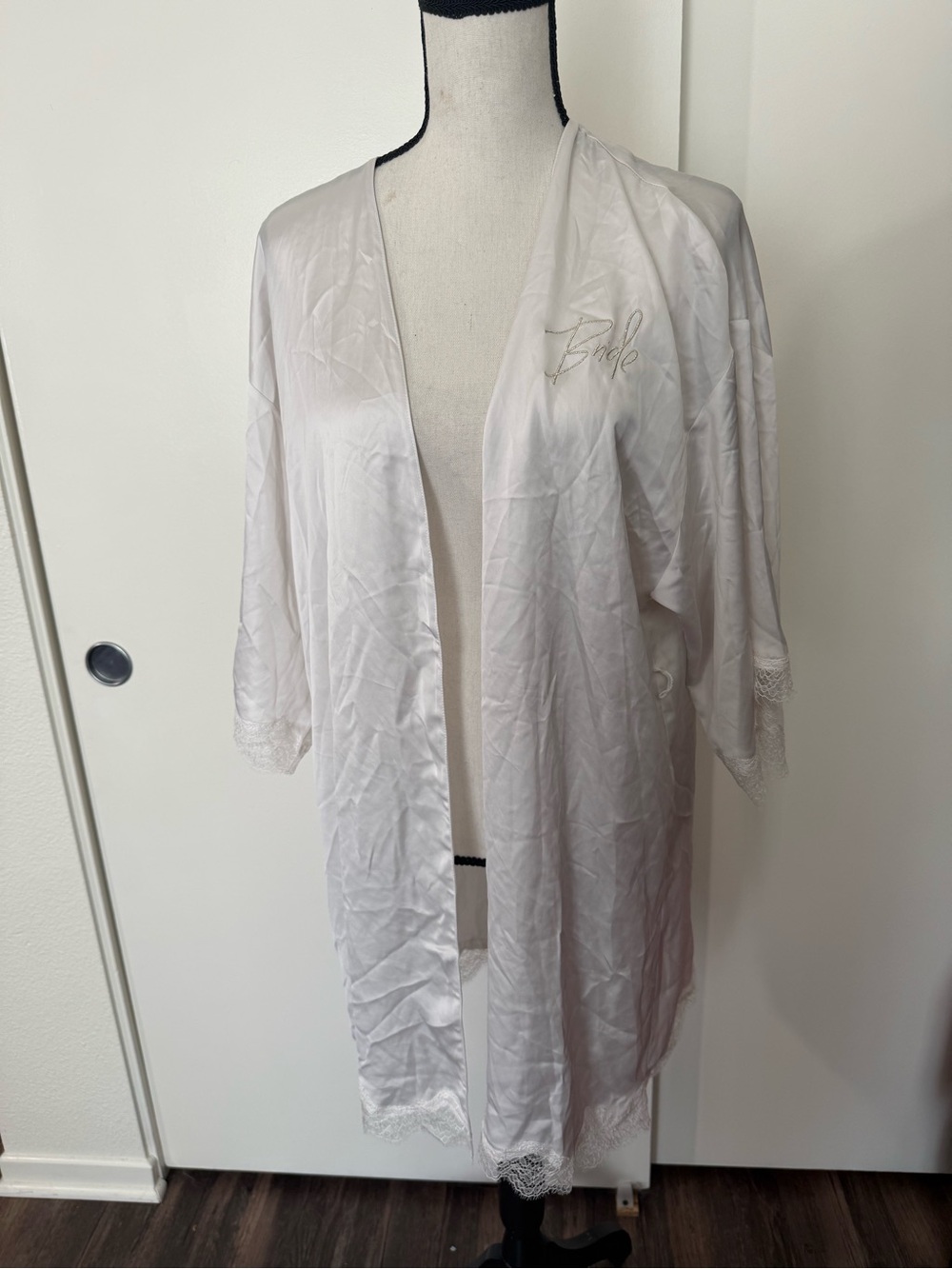 🤍✨ Victoria’s Secret “Bride” Satin Robe ✨🤍